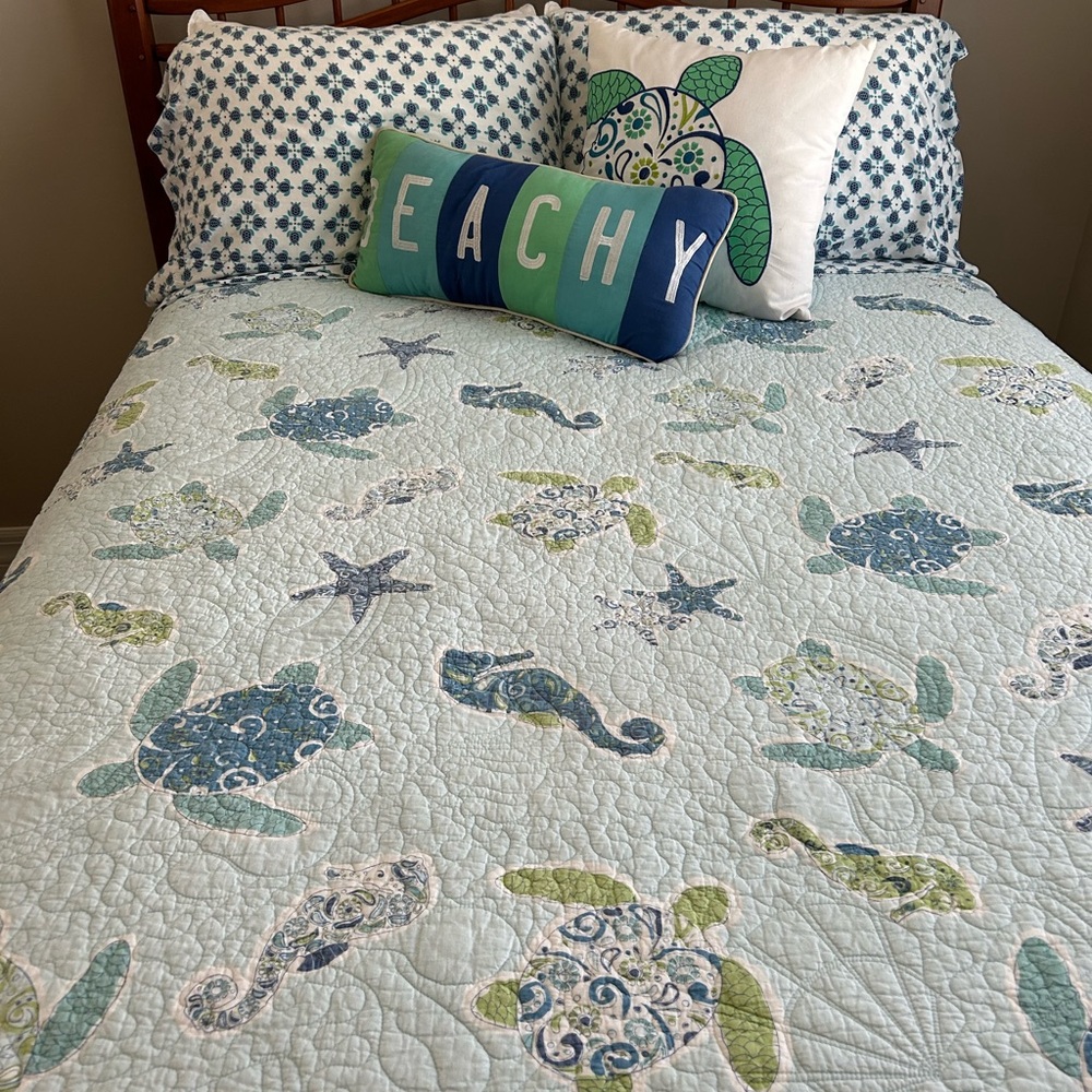 Blue and Green Sea Life Quilt Set